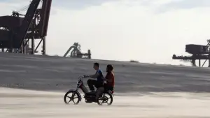 Backdrop to the movie "Beating Hearts" #600842