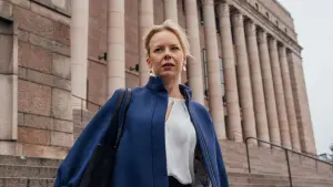 Backdrop to the movie "Four Little Adults" #757979