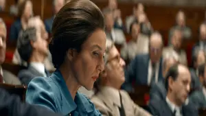 Backdrop to the movie "Simone: Woman of the Century" #493335