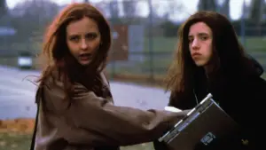 Backdrop to the movie "Ginger Snaps" #858923
