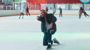 Backdrop to the movie "Leave One Day" #534352