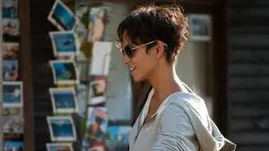 Backdrop to the movie "Dark Tide" #350644