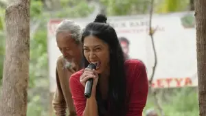 Backdrop to the movie "Levitating" #640638