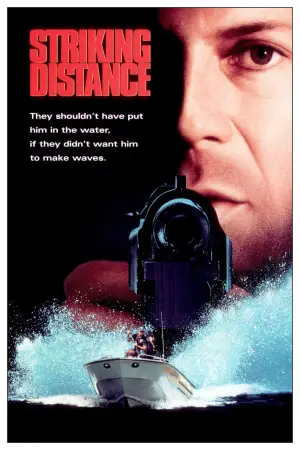 Poster to the movie "Striking Distance" #807280