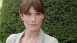 Backdrop to the movie "Midnight in Paris" #691179