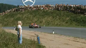 Backdrop to the movie "Superswede: A film about Ronnie Peterson" #737726