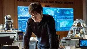 Backdrop to the movie "The Moon" #162119