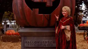 Backdrop to the movie "Halloweentown" #468529