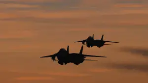 Backdrop to the movie "Top Gun" #580470