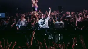 Backdrop to the movie "Apple Music Live: Fred again.." #544712