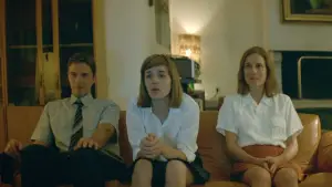 Backdrop to the movie "Dogtooth" #738661