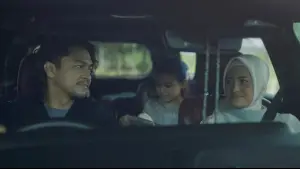 Backdrop to the movie "La Tahzan: Cinta, Dosa, Luka..." #672837