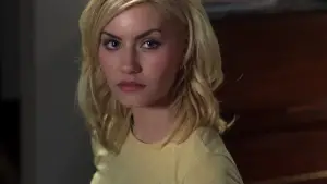 Backdrop to the movie "The Girl Next Door" #674295