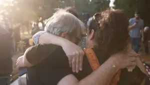 Backdrop to the movie "Holding Liat" #770795