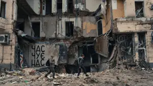 Backdrop to the movie "Porcelain War" #791824