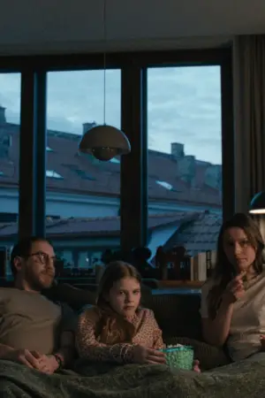 Poster to the movie "How to Divorce During the War" #544157