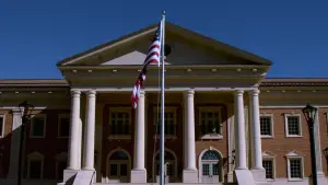 Backdrop to the movie "Juror #2" #780527