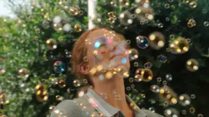 Backdrop to the movie "Smaragda - I Got Thick Skin and I Can