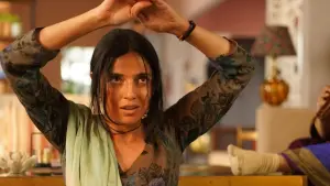 Backdrop to the movie "Ek Chatur Naar" #698332