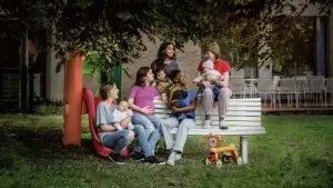 Backdrop to the movie "Young Mothers" #532240