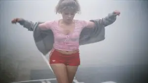 Backdrop to the movie "Darling" #715691