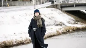 Backdrop to the movie "Two Seasons, Two Strangers" #534581