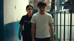 Backdrop to the movie "Borgo" #665465