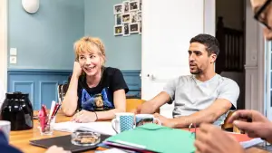 Backdrop to the movie "Placés" #743803