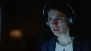 Backdrop to the movie "undertone" #560766