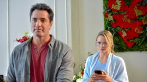 Backdrop to the movie "Love Blossoms" #495059