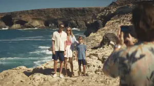 Backdrop to the movie "Islands" #537655