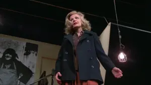 Backdrop to the movie "Opening Night" #433673