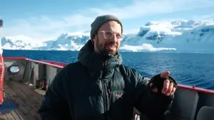 Backdrop to the movie "Antarctica" #670570