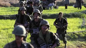 Backdrop to the movie "Platoon" #616033