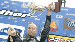 Backdrop to the movie "Supercross" #711961