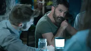 Backdrop to the movie "Security" #726466