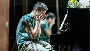 Backdrop to the movie "National Theatre Live: Vanya" #757968