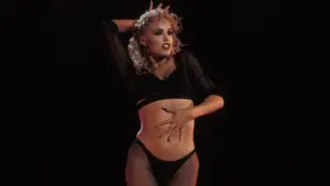 Backdrop to the movie "Showgirls" #606641