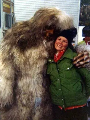 Poster to the movie "Snowbeast" #502377