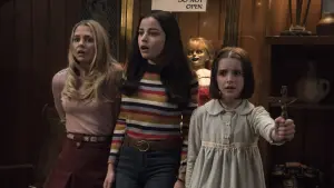 Backdrop to the movie "Annabelle Comes Home" #285808