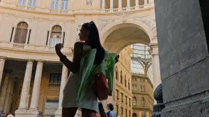 Backdrop to the movie "Parthenope" #598961