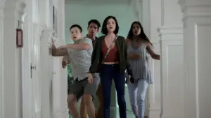 Backdrop to the movie "Truth or Dare" #885168