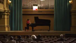 Backdrop to the movie "Invisible Life" #412317