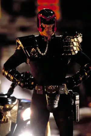 Poster to the movie "Judge Dredd" #682143