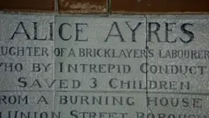 Backdrop to the movie "Closer" #675461