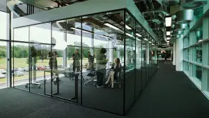 Backdrop to the movie "Bugonia" #511870