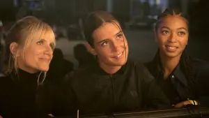 Backdrop to the movie "Wingwomen" #302860