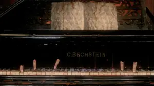 Backdrop to the movie "House" #731686