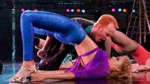 Backdrop to the movie "Showgirls" #606747