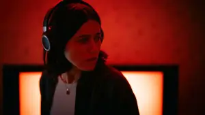 Backdrop to the movie "undertone" #796314